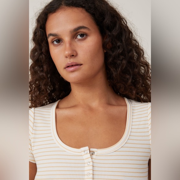 NEW Cotton On Willa Waffle Shirt Sleeve Henley Women’s size Large NWT - Picture 2 of 15